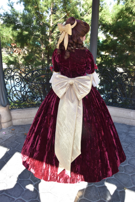 Download Belle Meets In Enchanted Christmas Dress During Epcot Festival Of The Holidays More Character Holiday Additions Mousesteps