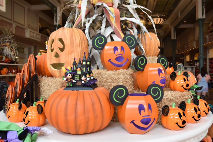 MouseSteps - Halloween Decorations Arrive at Magic Kingdom for 2016 ...