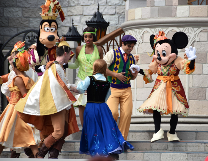 Mickey's Royal Friendship Faire at Magic Kingdom Adds Autumn Finale ...