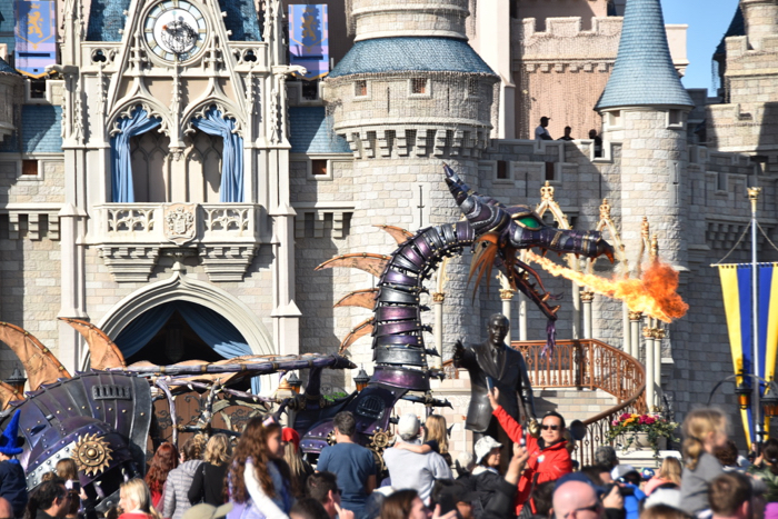 Disney Malfunction Dragon Returns - Maleficent Disney World Parade 