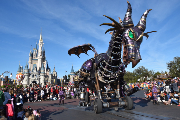 Disney Malfunction Dragon Returns - Maleficent Disney World Parade 