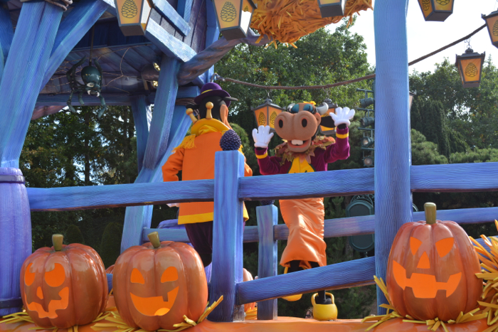 Meeting Cruella De Vil !!! Halloween in Disneyland Paris #halloween #disney  #disneyland #paris #walt #world #france #frontierland #pumpkin #pumpkins  #tumblr #in…