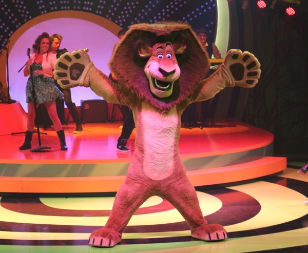 Madagascar Live! Operation: Vacation – You’ve Got to Move It, Move it ...