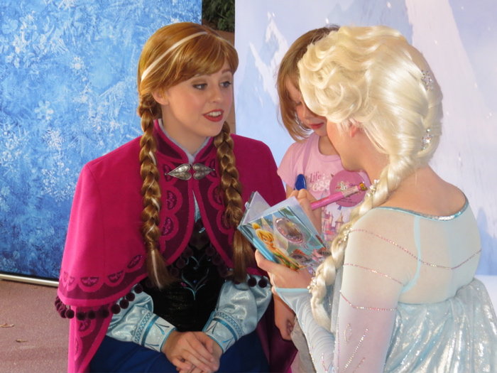 Anna And Elsa From Frozen First Appearance At Walt Disney World In Preparation For Epcot