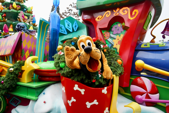 Video: Mickey's Dazzling Christmas Parade at Disneyland Paris (Day