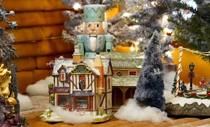 Disney's Grand Floridian Gingerbread House Now Open for 2021 Season ...