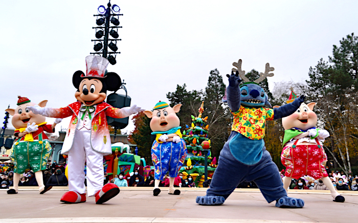 65 Daytime Photos of Mickey's Dazzling Christmas Parade at