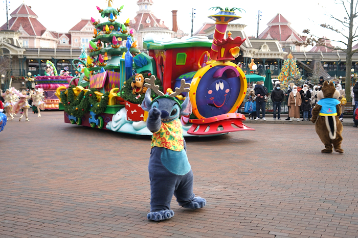 65 Daytime Photos of Mickey's Dazzling Christmas Parade at