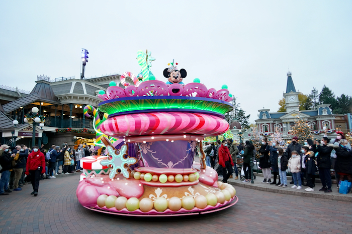 65 Daytime Photos of Mickey's Dazzling Christmas Parade at