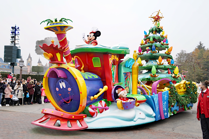 65 Daytime Photos of Mickey's Dazzling Christmas Parade at