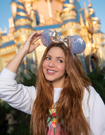 Shakira Answers “Walt Disney World Minute” Interview Questions in New Video  – Mousesteps