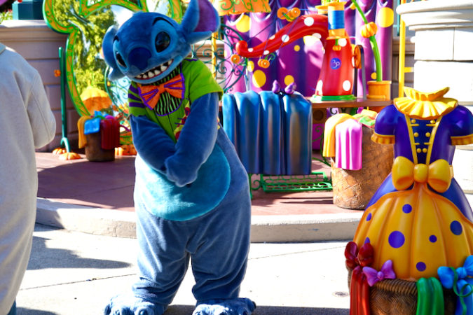 Stitch in Halloween Costume Now Greeting Guests at Disneyland Paris for ...