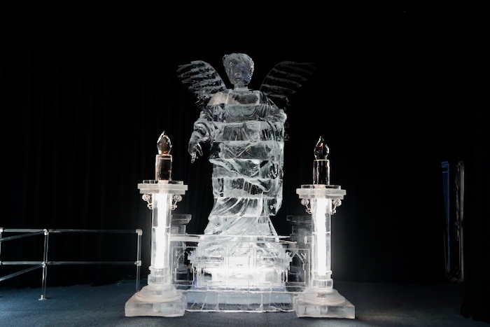 Hung out at #Gaylord and played around the #ice sculptures…