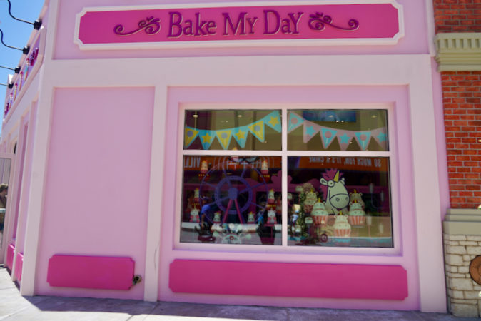 Tour of Bake My Day in Minion Land at Universal Orlando (Photos, Video ...