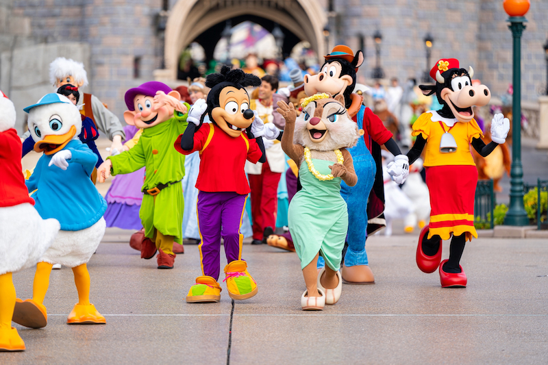 Disneyland Paris Celebrates Disney100 with 100 Disney Characters on October  16th, 2023 (Official Photos) – Mousesteps