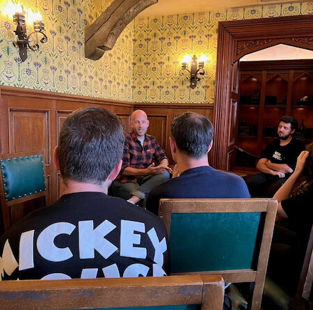 Bret Iwan chats with Disney fans at Disneyland Paris