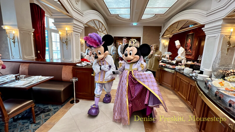 Royal Banquet Restaurant Mickey and Minnie at Disneyland Paris