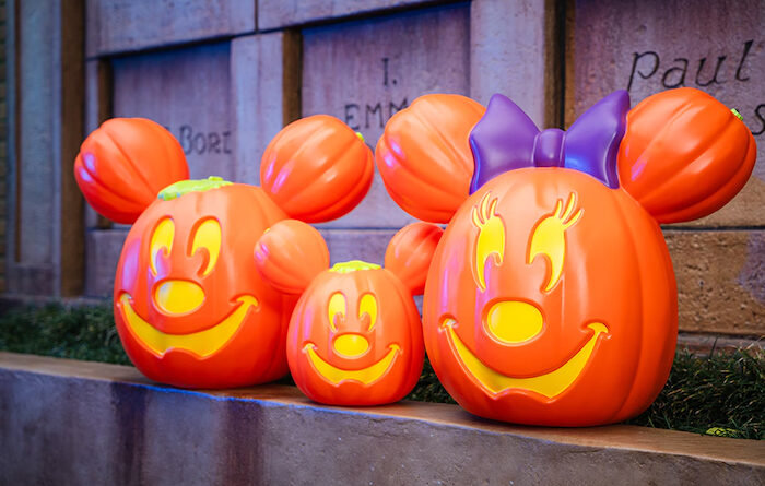 Mickey and Minnie Pumpkins coming to the Disney Store in 2024