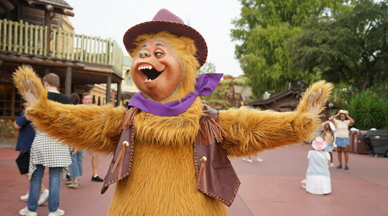 Wendell in new costume at Magic Kingdom Frontierland for Country Bear Musical Jamboree