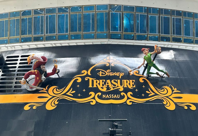 Captain Hook and Peter Pan Disney Treasure