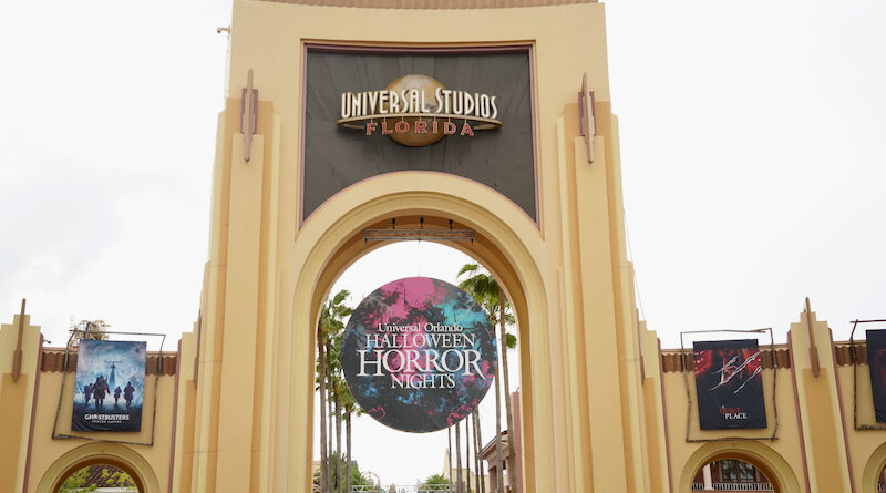 Halloween Horror Nights sign