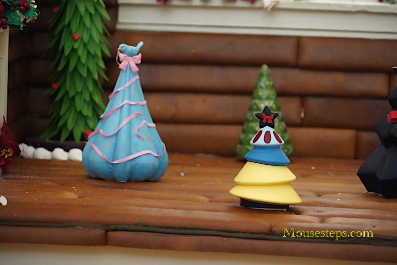 Disney's Grand Floridian Gingerbread House 2024 - Sleeping Beauty and Snow White tree