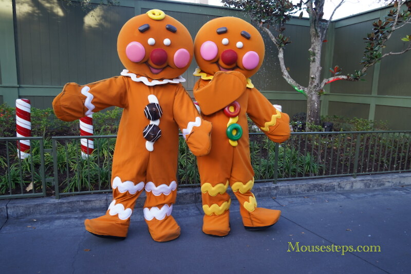 Gingerbread characters on Market Street, Mickey's Very Merry Christmas Party