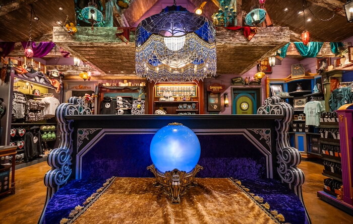 Madame Leota's Somewhere Beyond interior